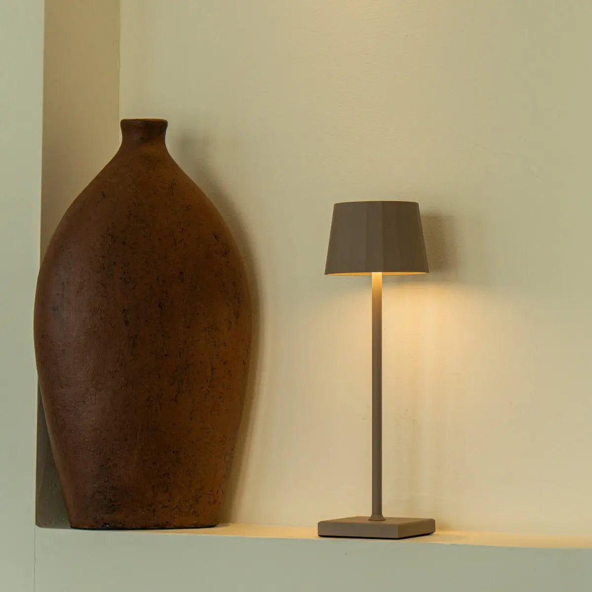William Koala Brown oplaadbare ijzeren tafellamp – dimbaar, opladen via USB-C, batterijduur van 120 uur Tavellio - Amsterdam