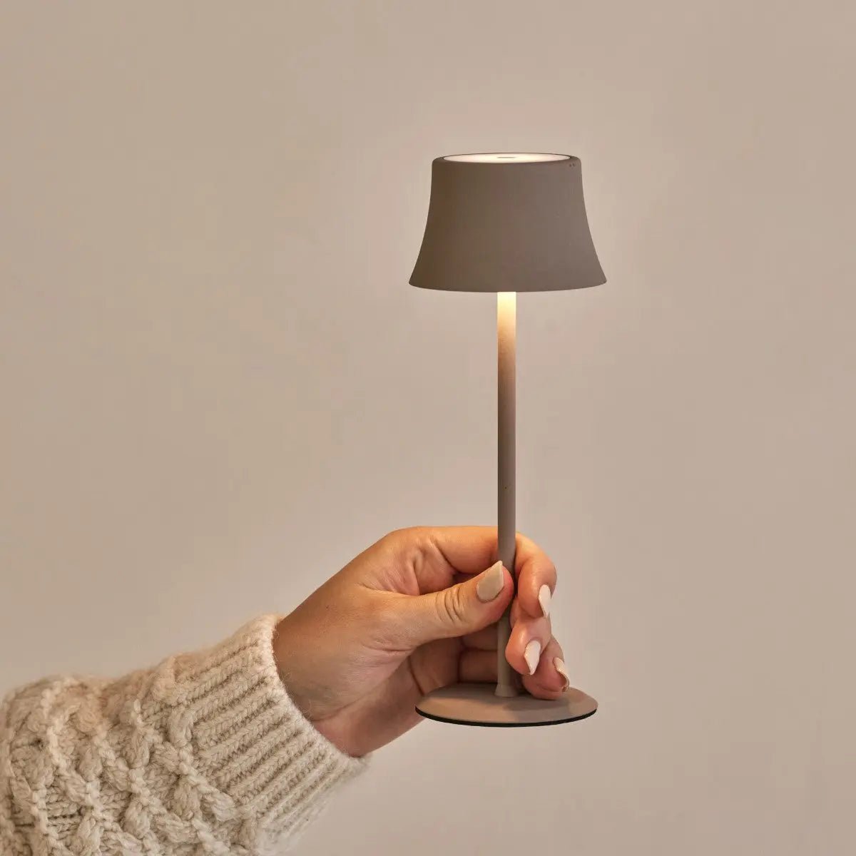 Willy Mini Koala Bruin Oplaadbare Tafellamp – Snoerloos, Dimbaar, 60 uur Batterij Tavellio - Amsterdam