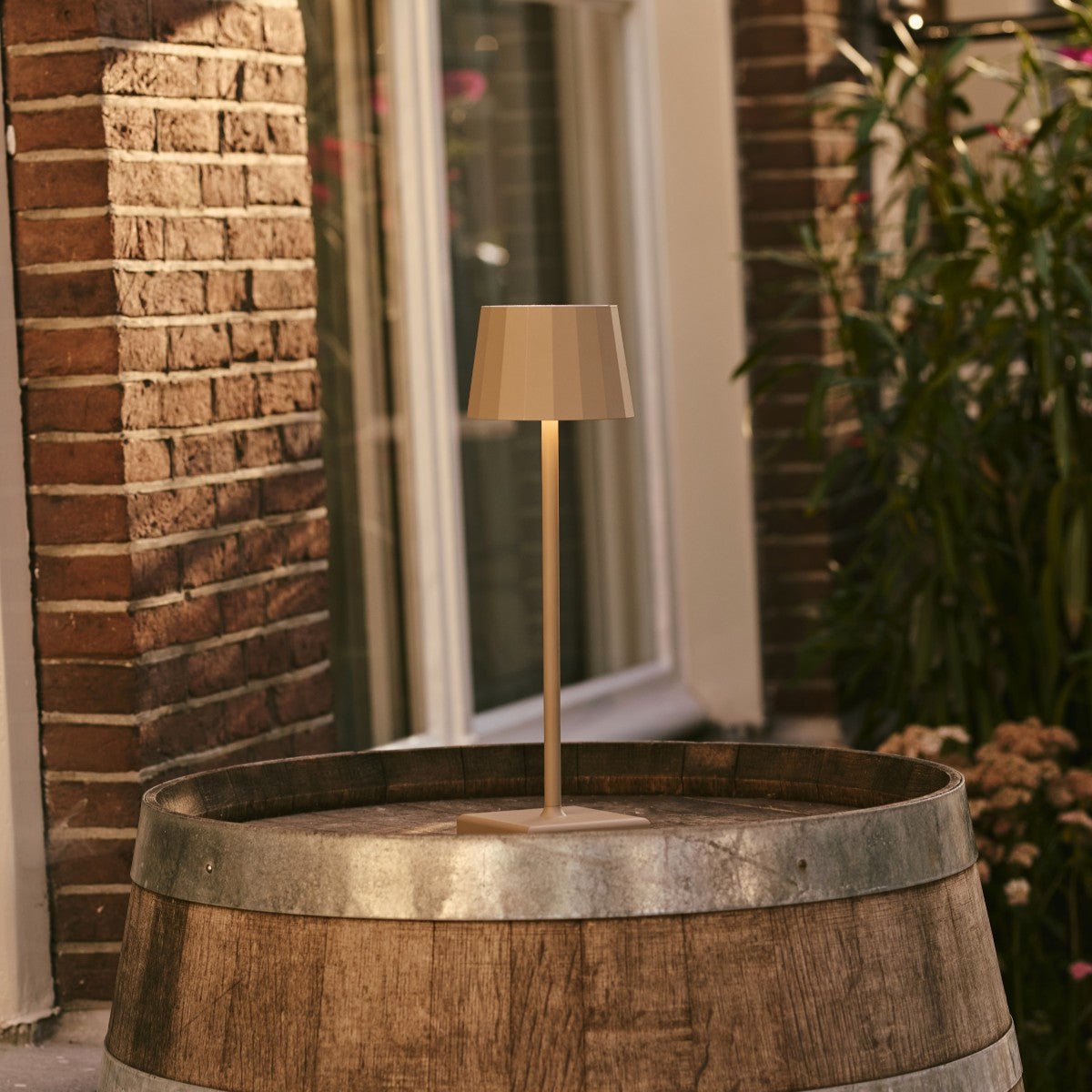 Wouter Koala Brown Oplaadbare tafellamp-Draadloos opladen, dimable, 120 uur batterijduur Tavellio - Amsterdam