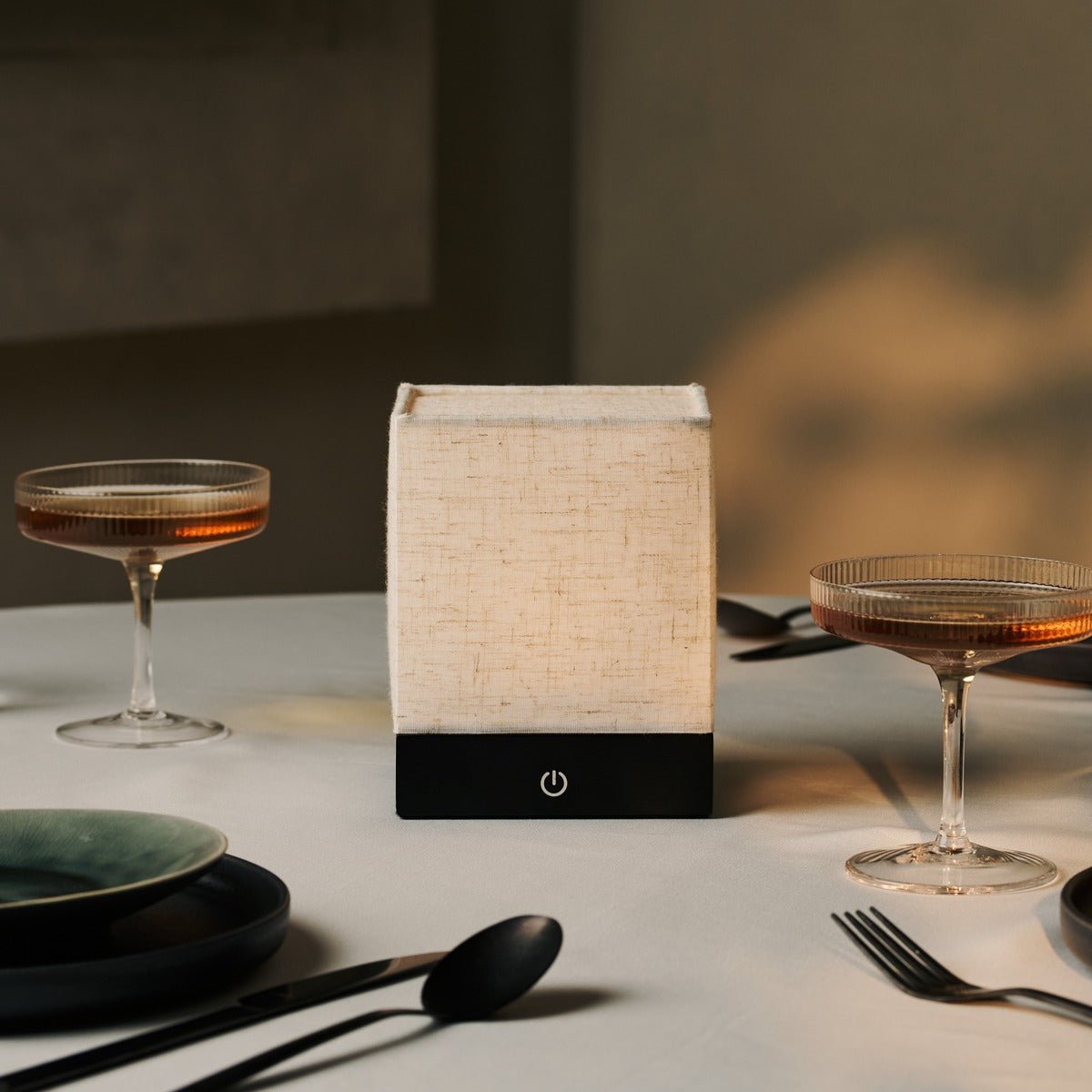 Zano Black Wireless Lamp met hout en linnen - Moodverlichting, LED -tafellamp met batterij Tavellio - Amsterdam