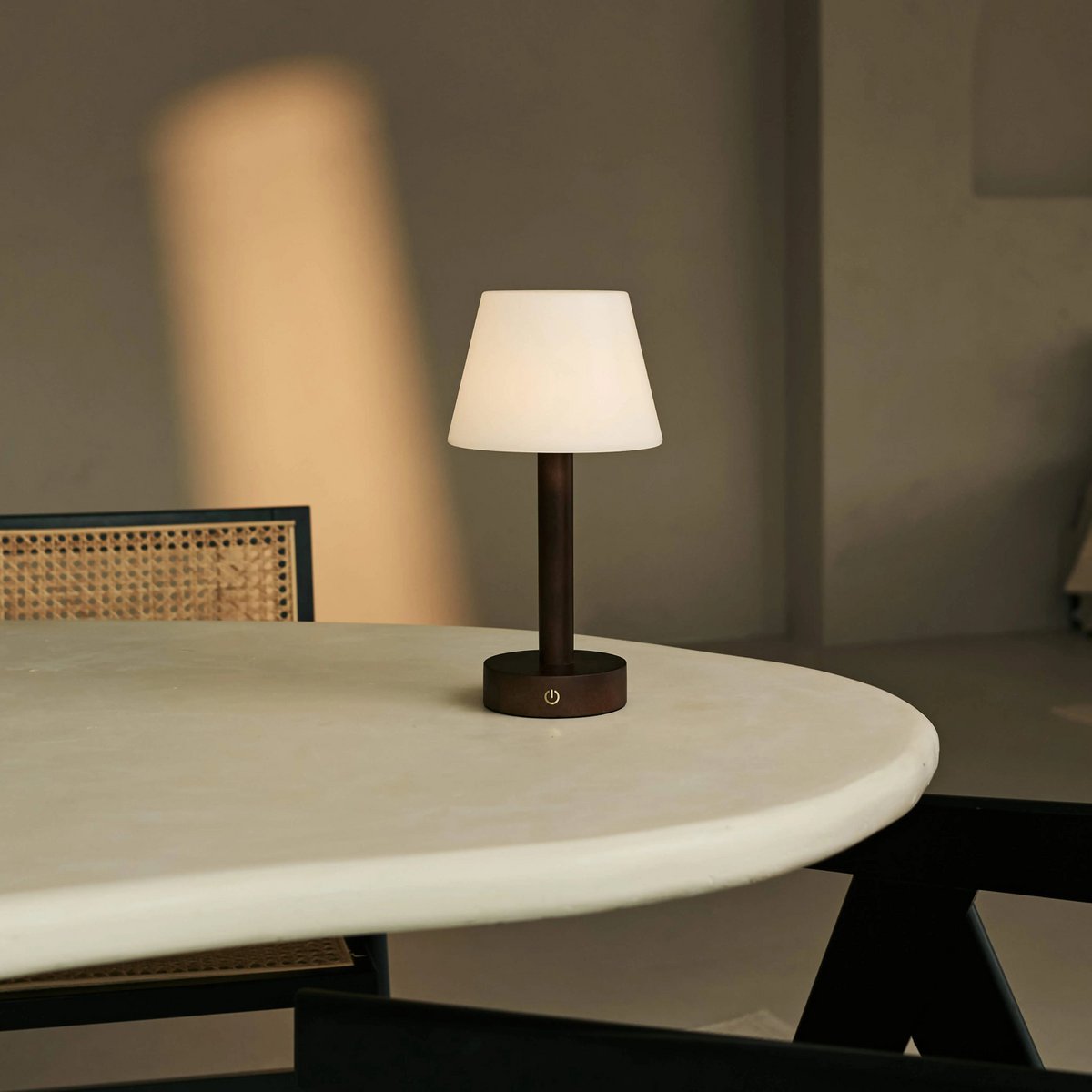 Zoë Donkerbruine Houten Oplaadbare Tafellamp | Dimbaar, USB-C, batterijduur van 80 uur Tavellio - Amsterdam