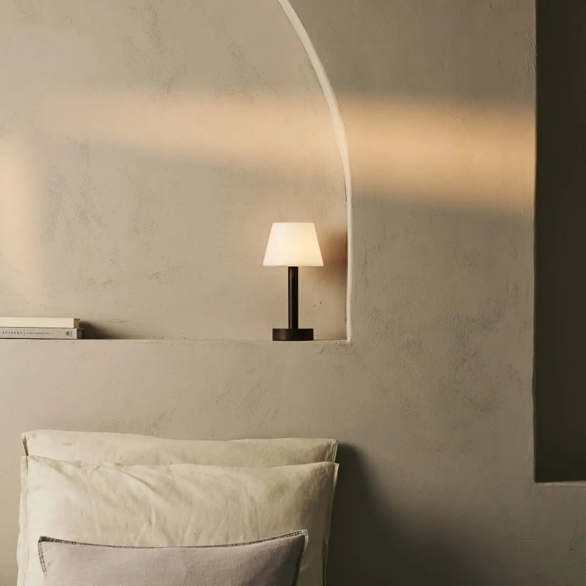 Zoë Donkerbruine Houten Oplaadbare Tafellamp | Dimbaar, USB-C, batterijduur van 80 uur Tavellio - Amsterdam