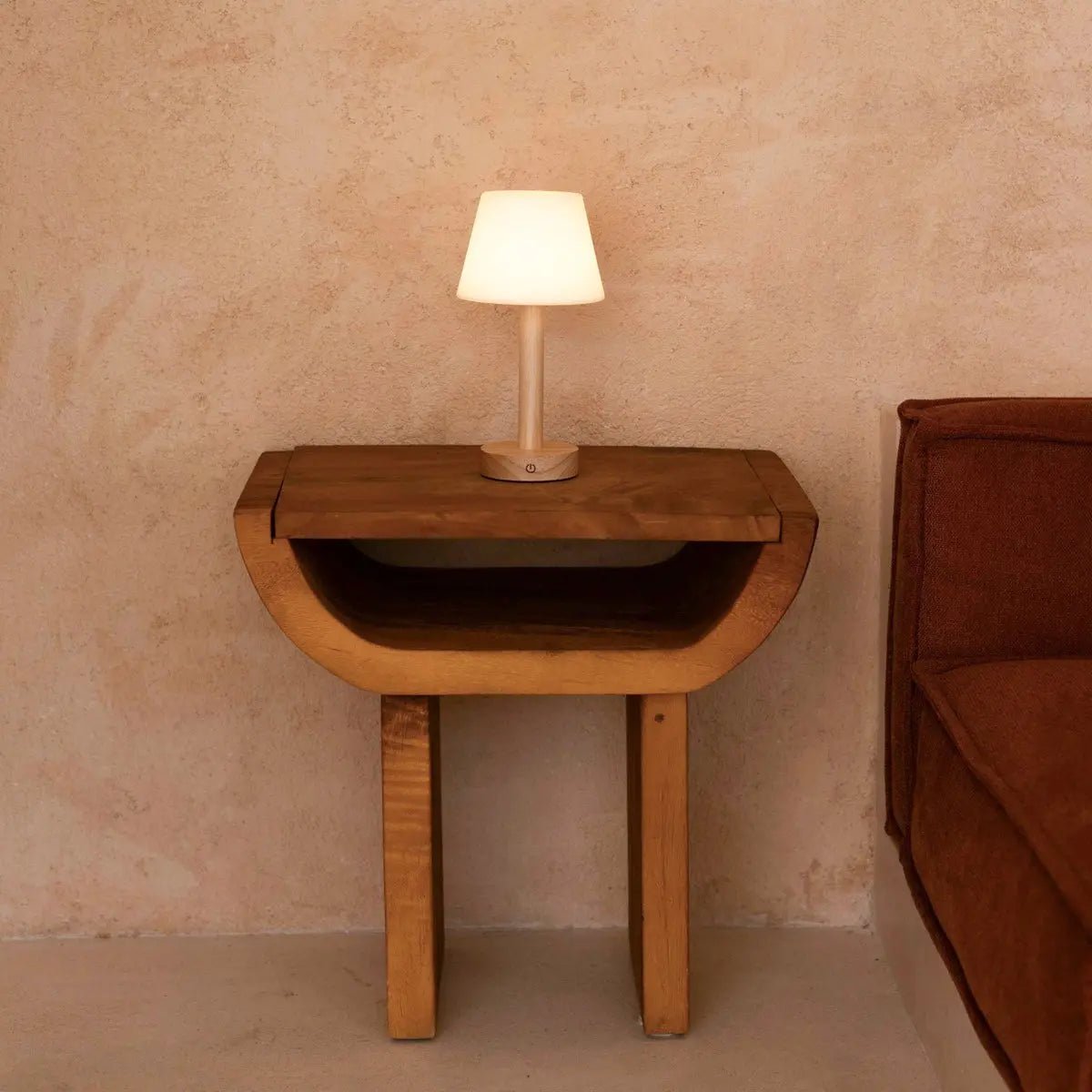 zoë tafellamp – lichtbruin hout – draadloos en dimbaar – 80 uur lichtduur Tavellio - Amsterdam